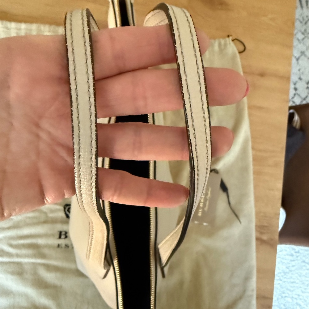 Burberry Tote - Cream Leather House Check - Picture 4 of 11